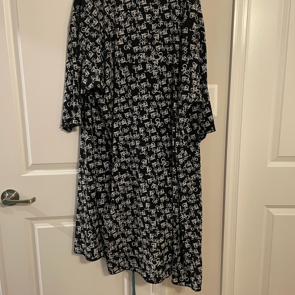 LuLaRoe Black and White Dolman Sleeve Sweater